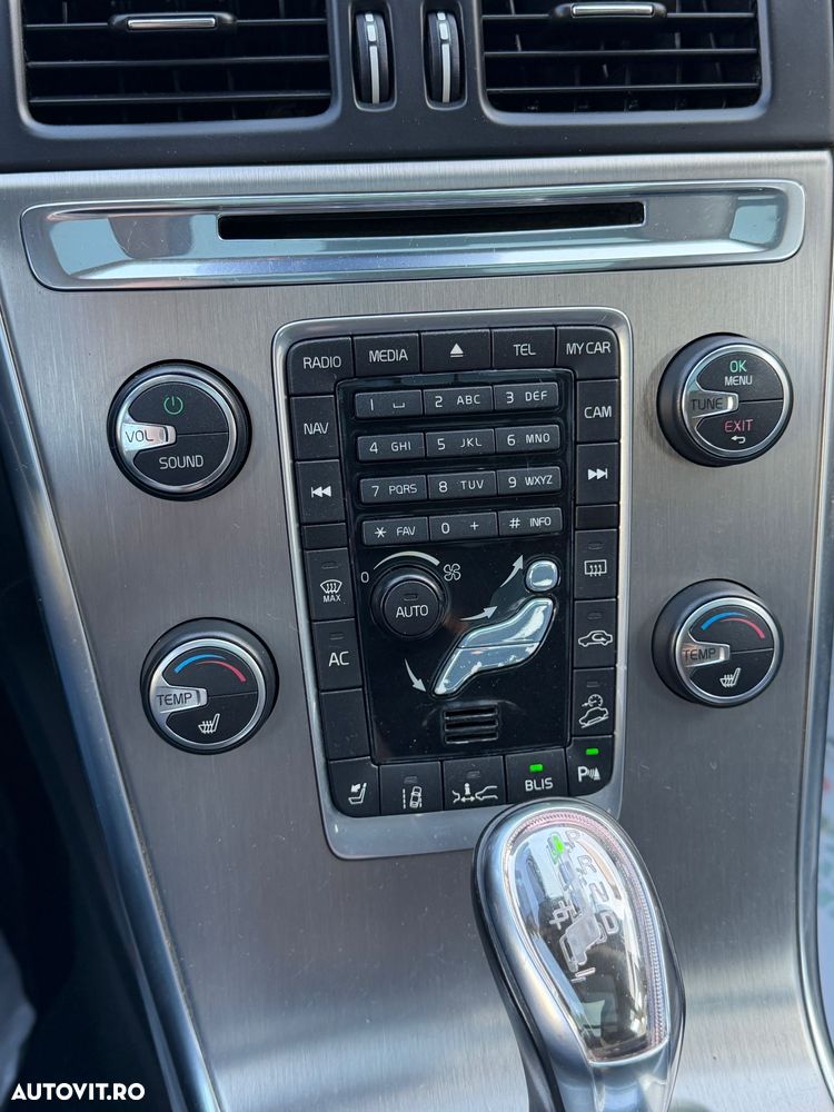 Volvo XC 60 2.4D AWD Aut. - 12