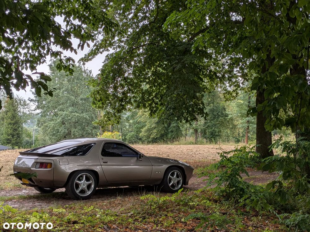 Porsche 928 - 11