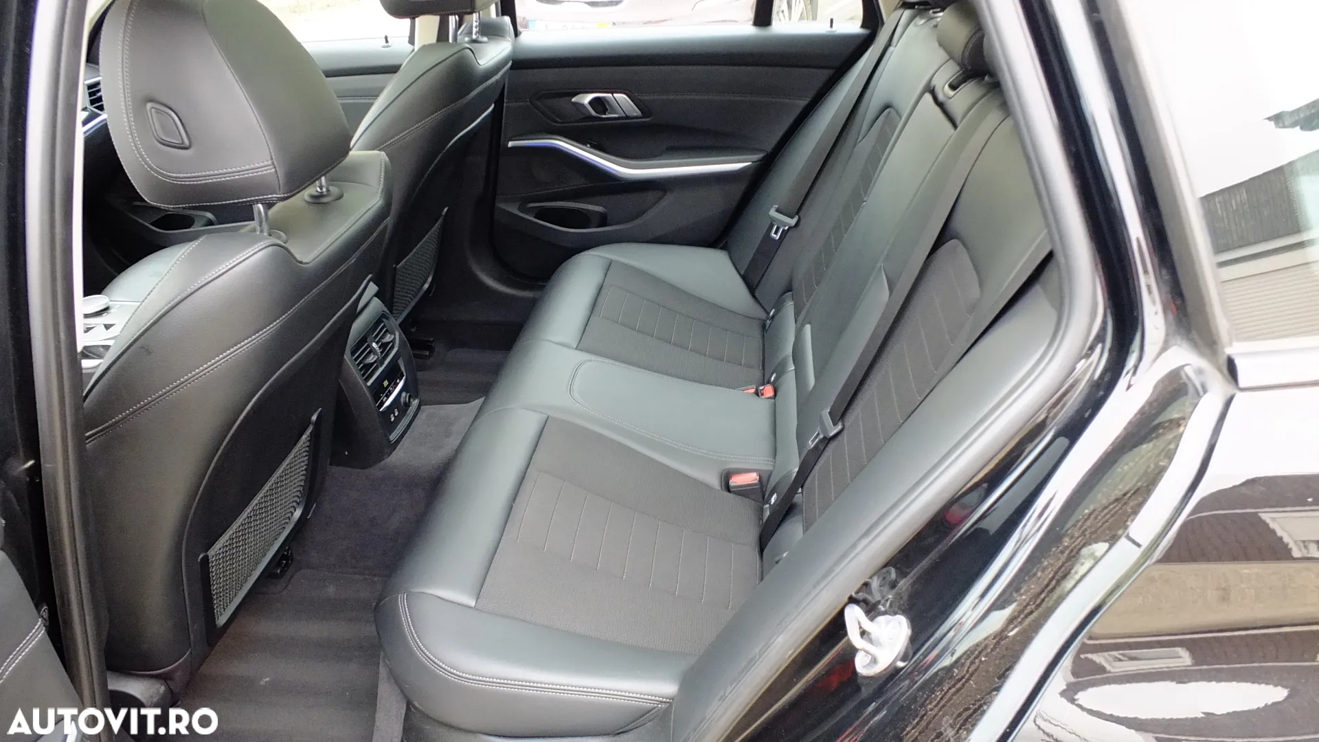 BMW Seria 3 320d Touring Aut. Sport Line - 27