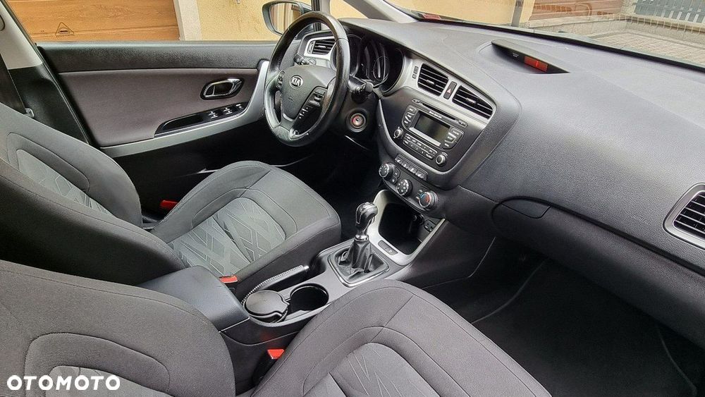 Kia Ceed - 12