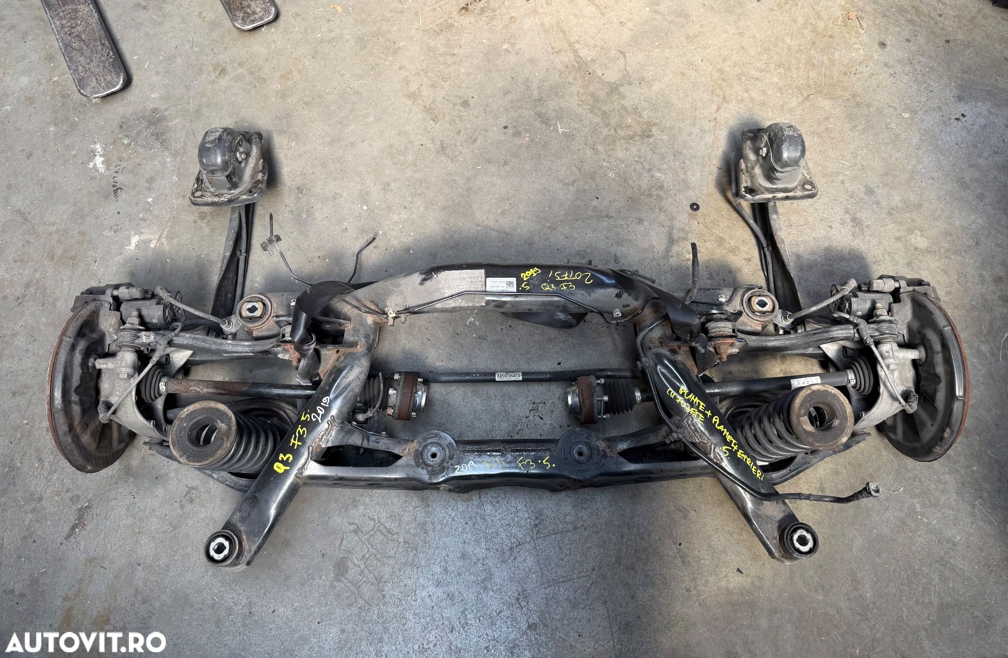Punte spate AUDI Q3 F3 Quattro an 2018-2025 - 1