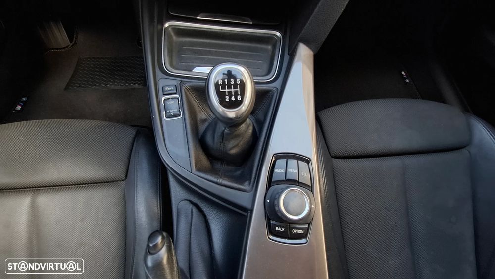 BMW 318 d Line Sport - 34