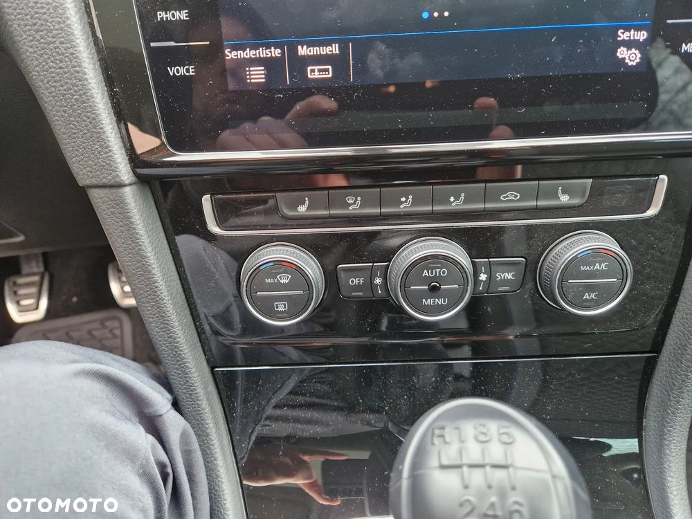 Volkswagen Golf - 32