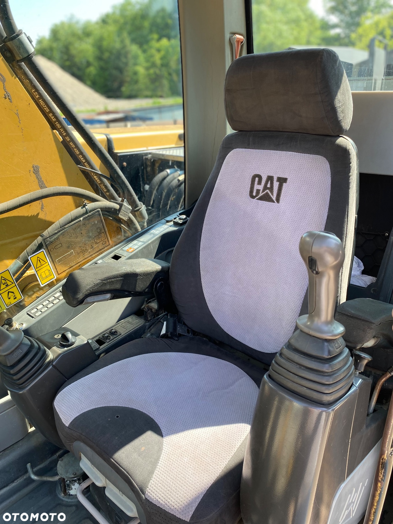 Caterpillar M322D - 17