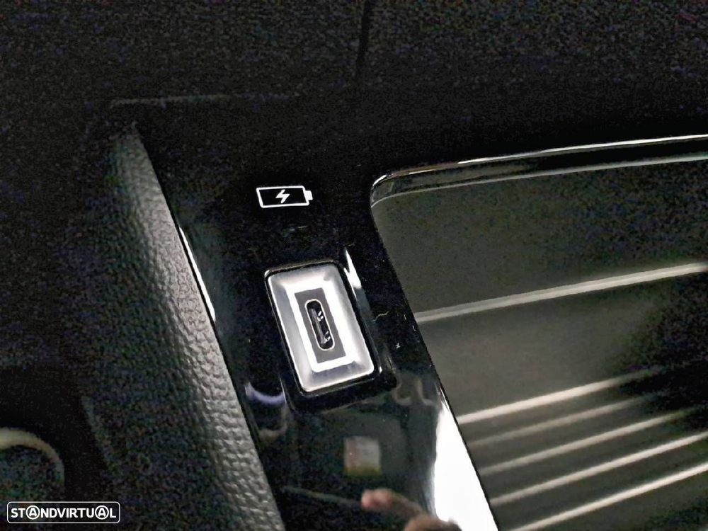 Peugeot e-2008 54 kWh Allure - 24