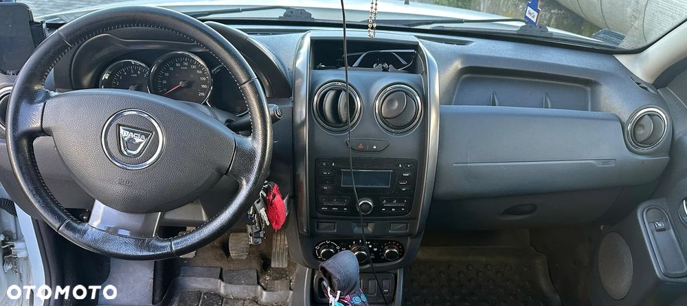 Dacia Duster 1.6 SCe Laureate S&S - 11