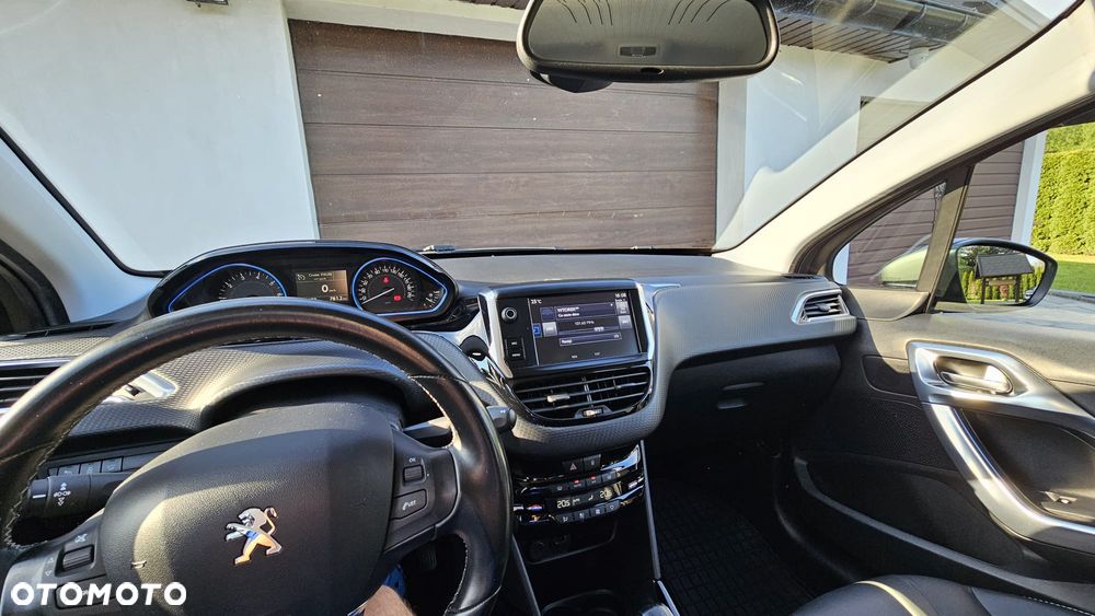 Peugeot 2008 1.2 Pure Tech GPF Allure S&S - 16