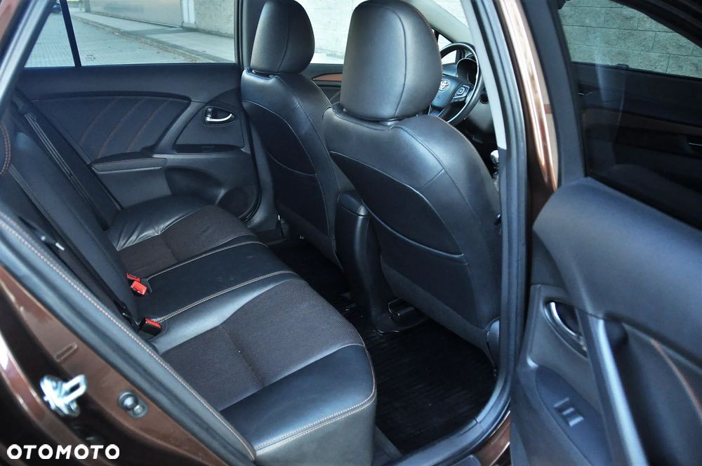 Toyota Avensis 2.0 D-4D Premium - 8