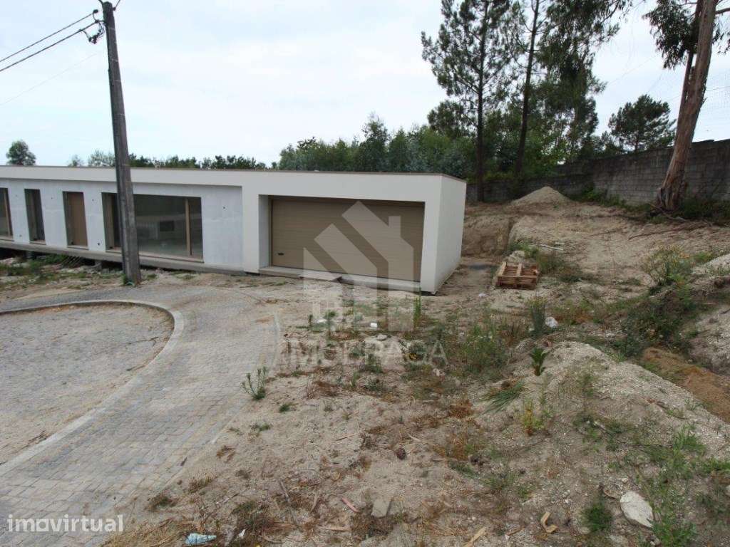 Moradia Geminada T3 Nova para Venda em Rendufinho - Póvoa de Lanhoso - Grande imagem: 3/38