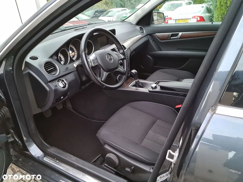 Mercedes-Benz Klasa C 180 CGI BlueEff Elegance - 27