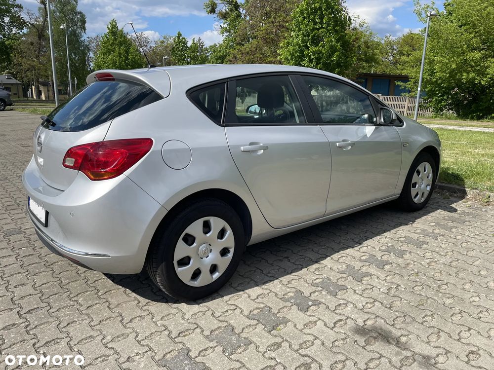 Opel Astra 1.6 Essentia - 4