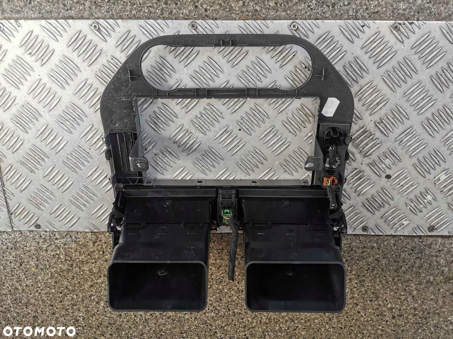 RAMKA RADIA FORD KUGA MK1 3M5118522DDW - 3