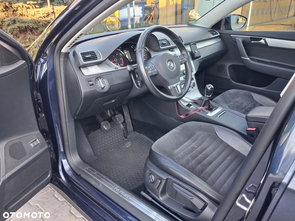 Volkswagen Passat 2.0 TDI BlueMotion Technology Highline - 22