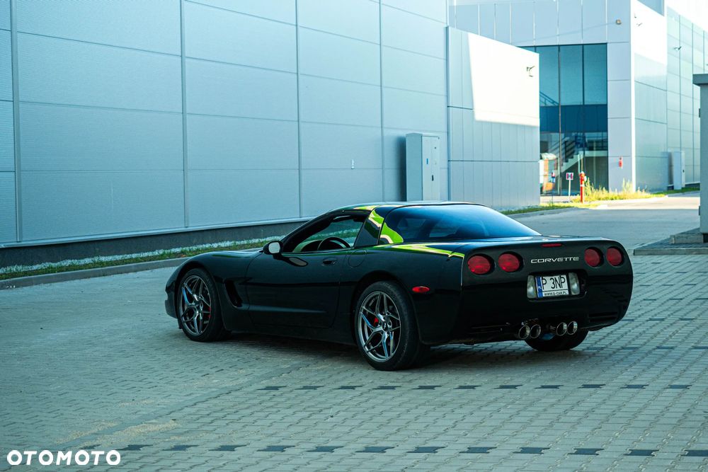 Chevrolet Corvette - 32