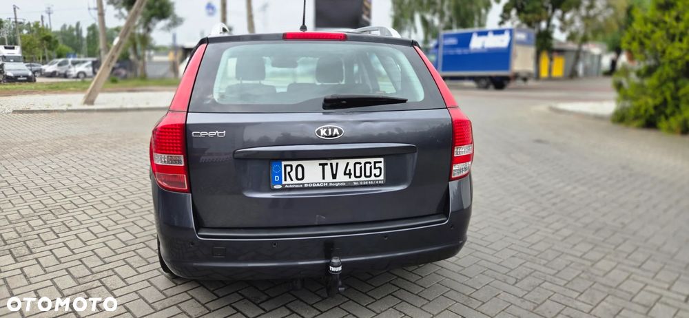 Kia Ceed 1.4 CVVT Dream-Team Edition - 13