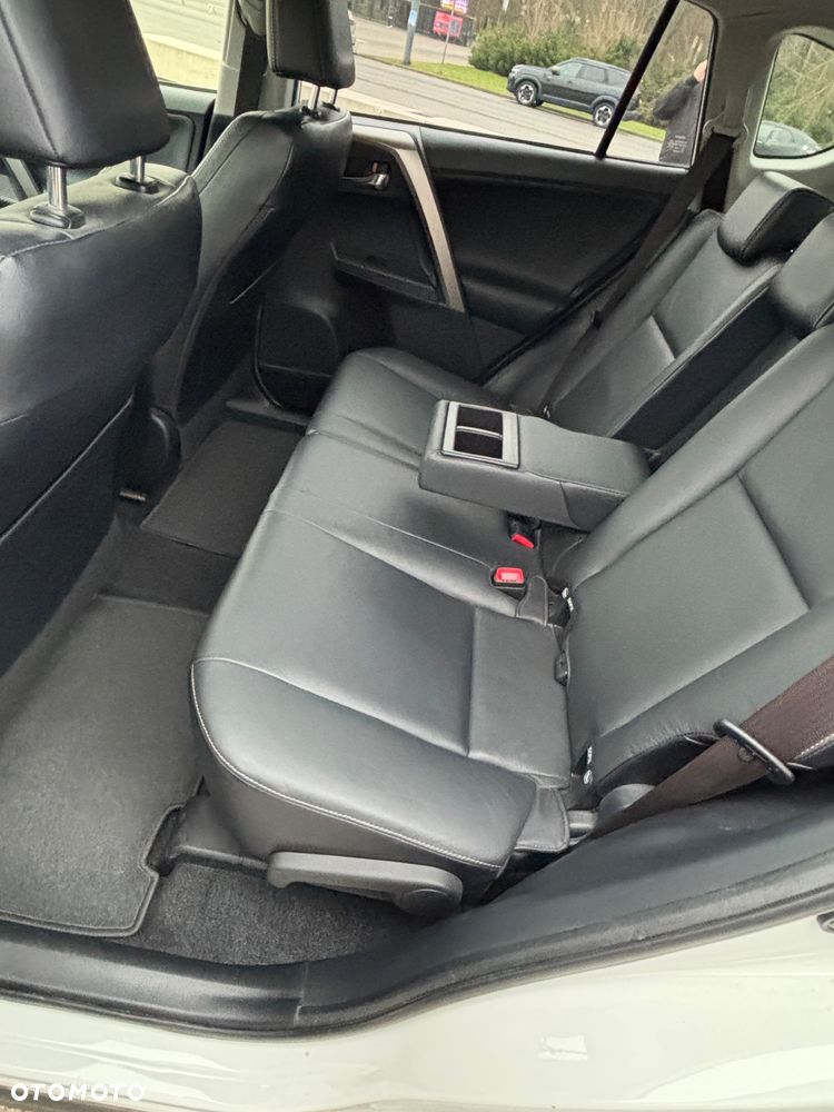 Toyota RAV4 2.2 D-4D Premium - 16