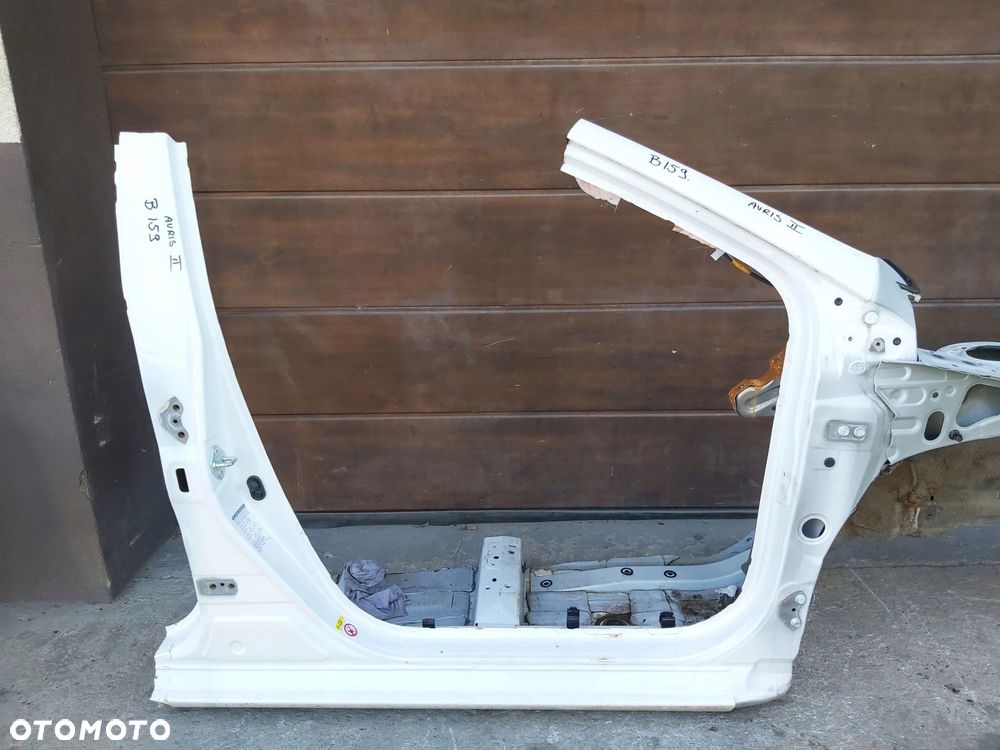 Toyota Auris II próg słupek prawy A B bok ćwiartka - 4