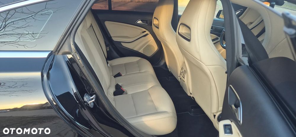 Mercedes-Benz CLA 200 UrbanStyle Edition - 19