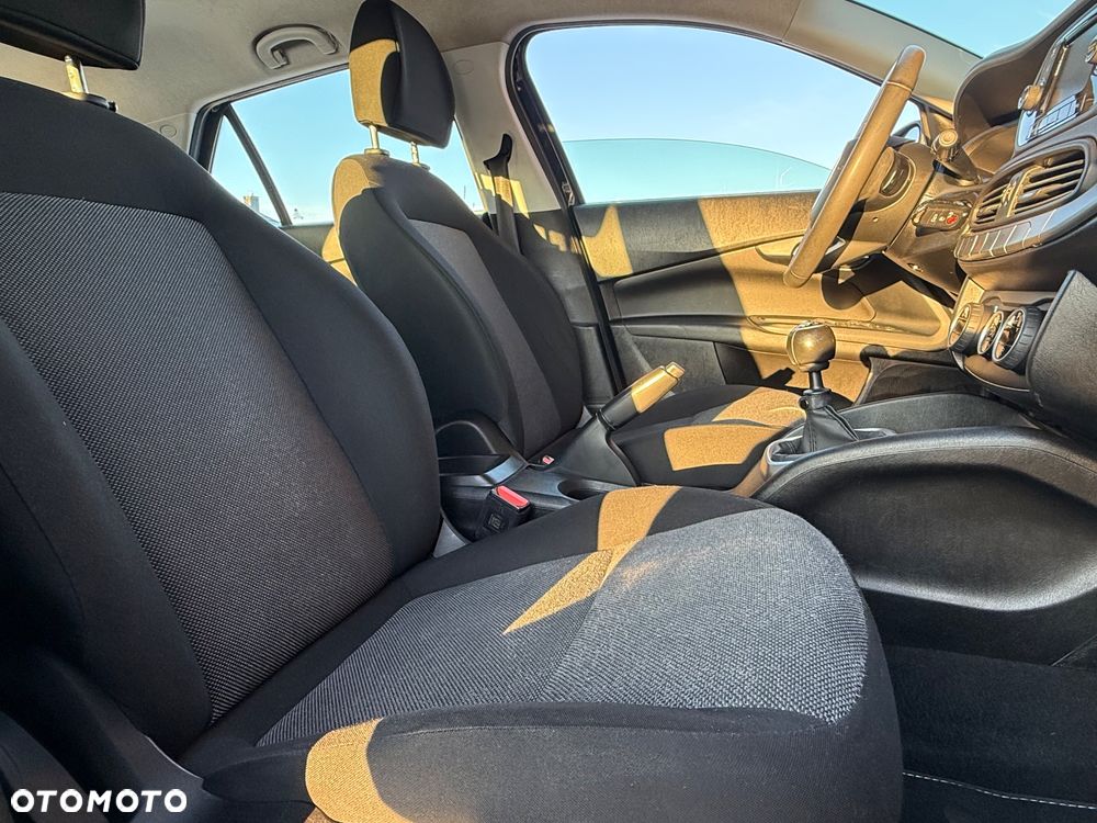 Fiat Tipo 1.4 16v Lounge EU6d - 10