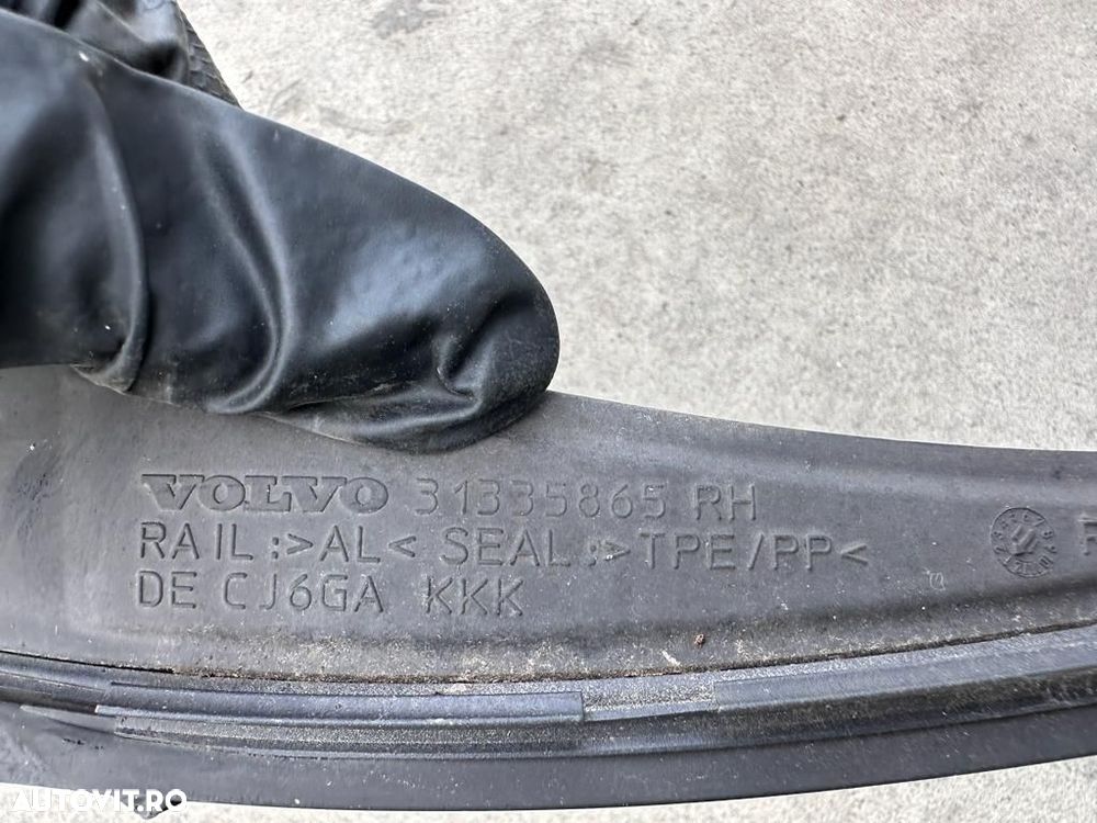 Ornament parbriz dreapta fata Volvo S60 V60 2011-2018 31335865 - 2