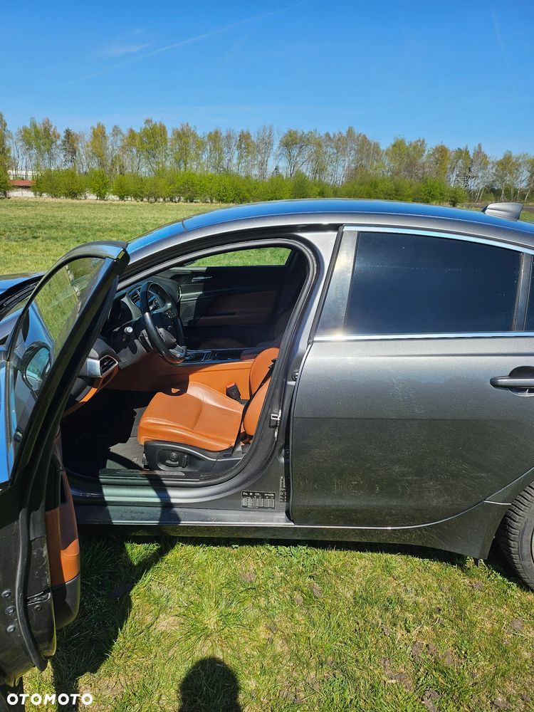 Jaguar XE 2.0 D AWD R-Sport - 9