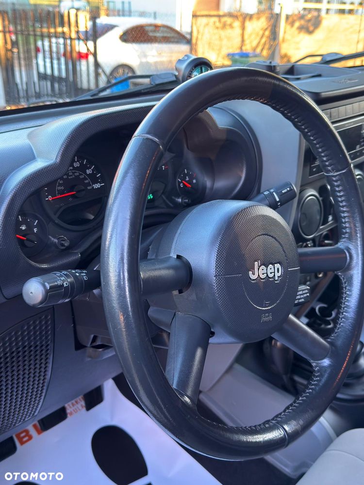 Jeep Wrangler Unlimited 3.8 Sport - 12
