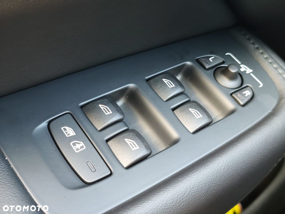 Volvo XC 60 B5 B AWD Ultimate Black Edition - 32