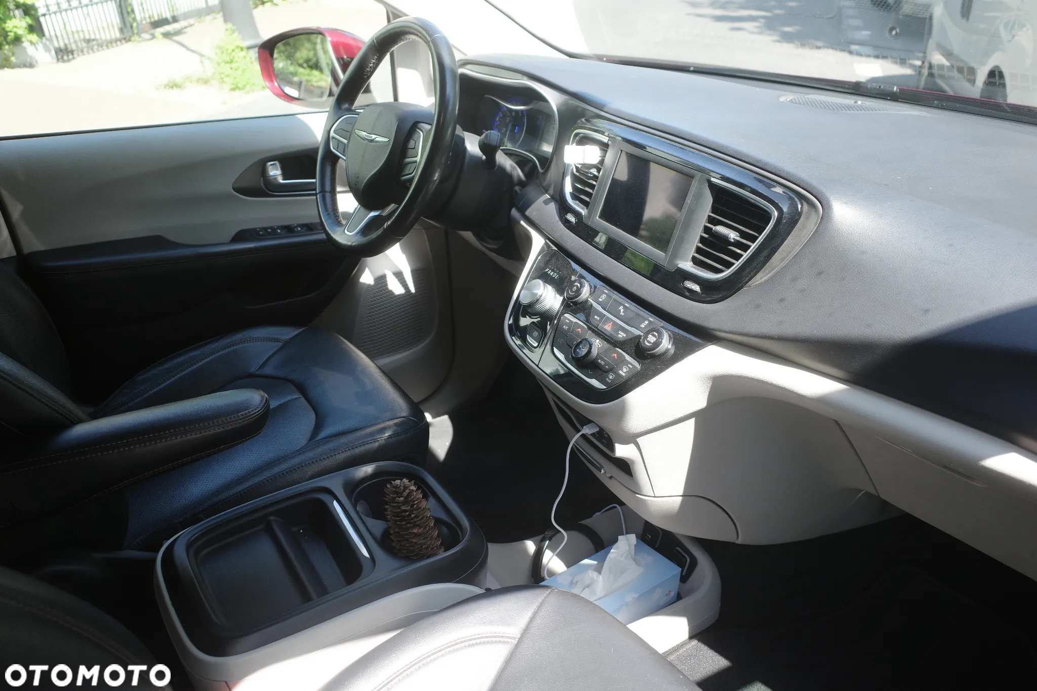 Chrysler Pacifica - 23