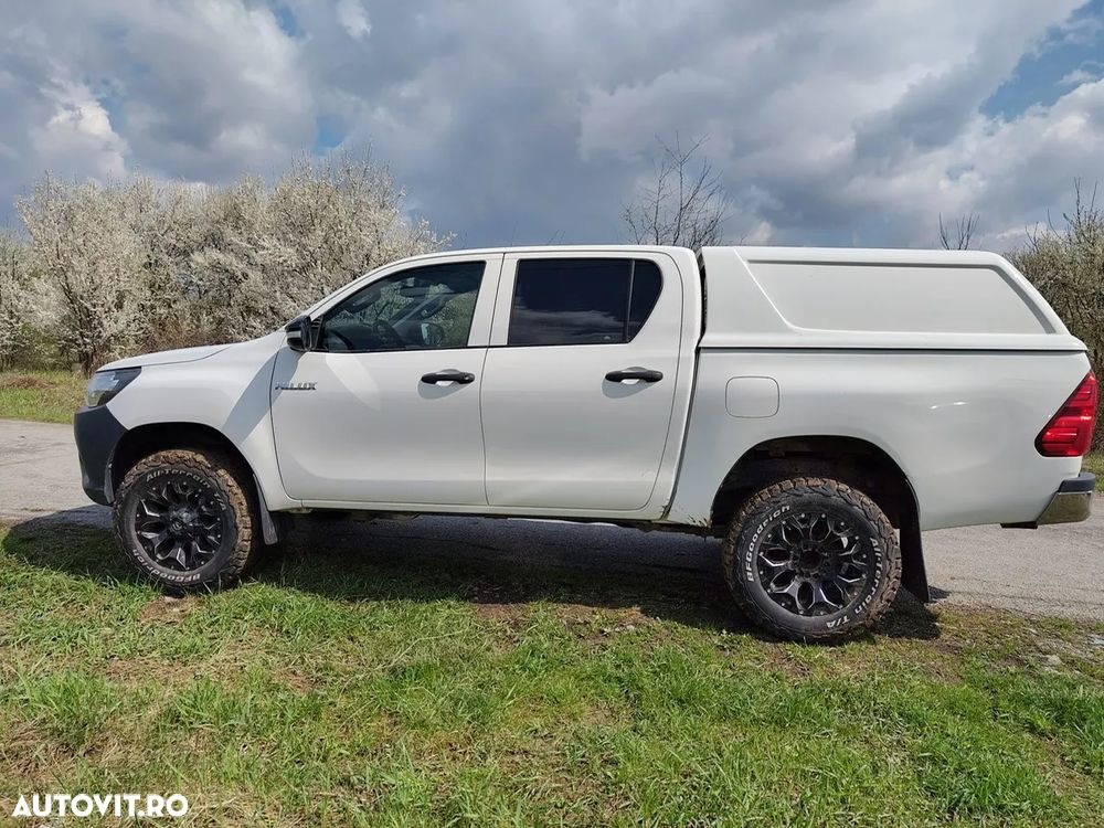 Toyota Hilux 4x4 Double Cab M/T Style - 3