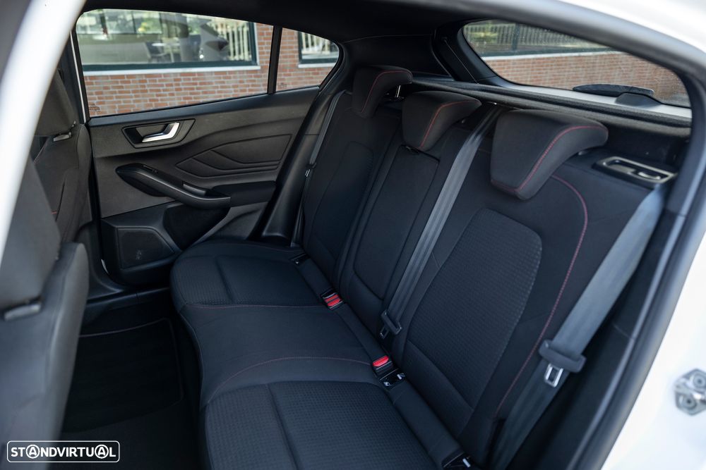 Ford Focus 1.0 EcoBoost MHEV ST-Line X - 22