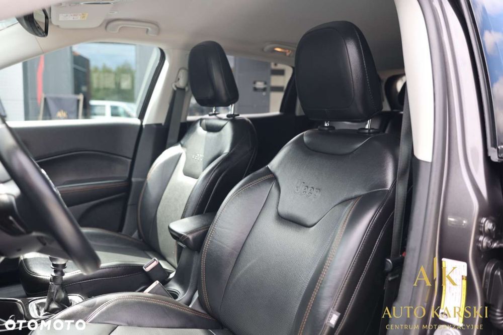 Jeep Compass - 32