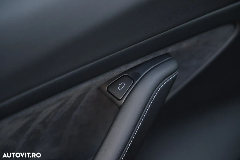 Tesla Model 3 - 38