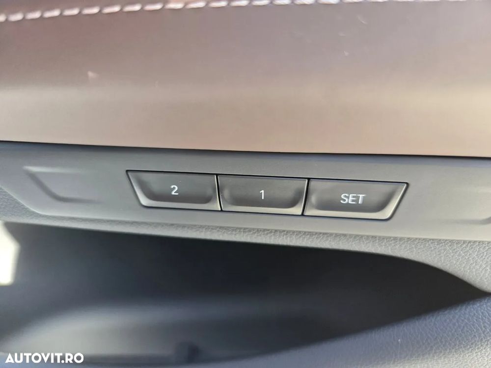 BMW Seria 7 750i xDrive - 24