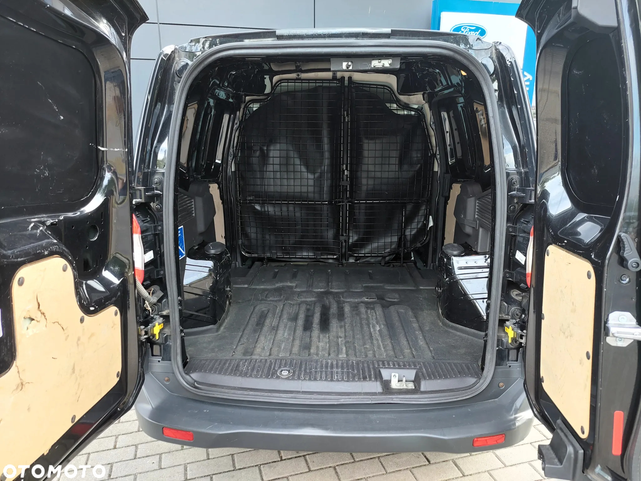 Ford COURIER - 23