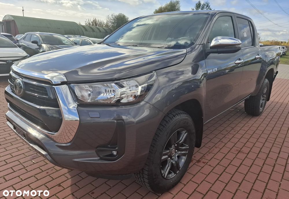 Toyota Hilux - 1
