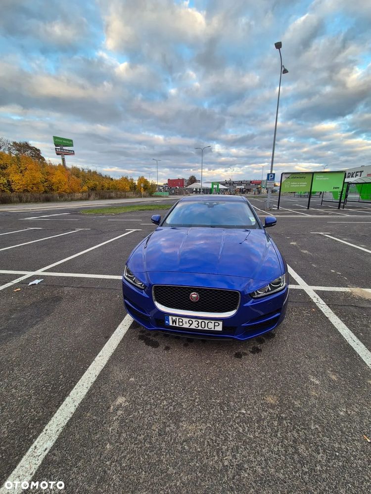 Jaguar XE 30t AWD Prestige - 2