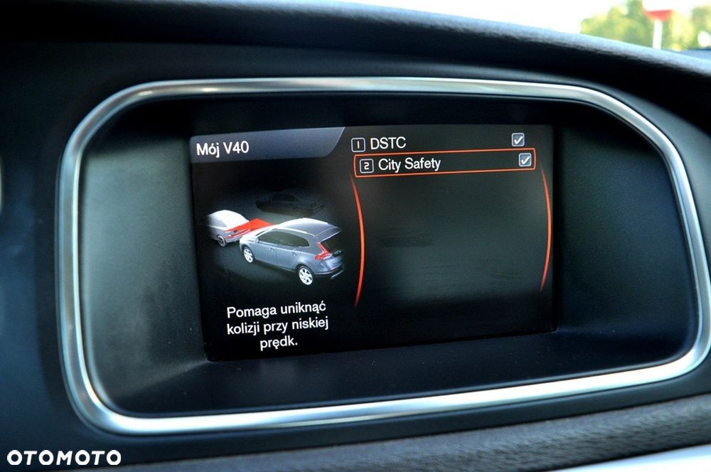 Volvo V40 Cross Country D2 Momentum - 24