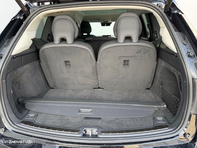 Volvo EX90 - 11