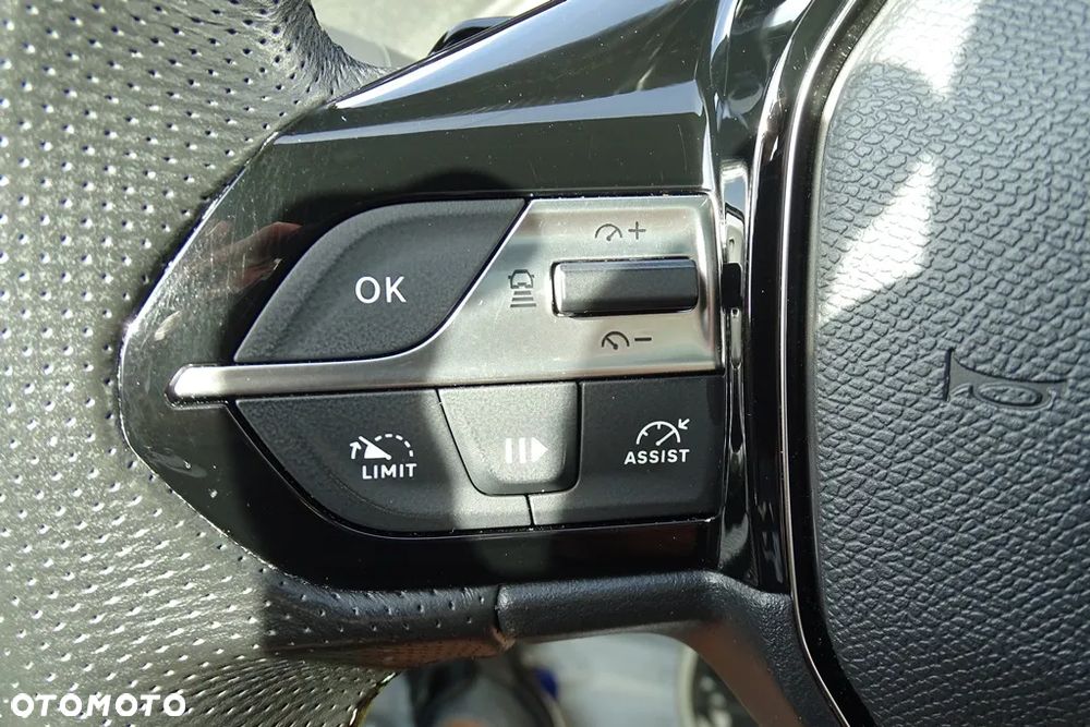 Peugeot 308 180 e-EAT8 GT - 31