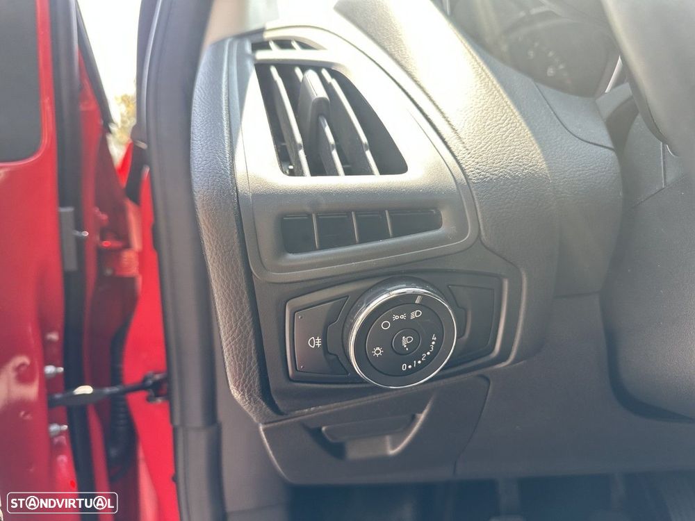 Ford Focus SW 1.0 EcoBoost S&S TREND - 10