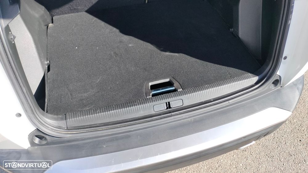 Peugeot 2008 1.2 PureTech Allure Pack EAT8 - 36