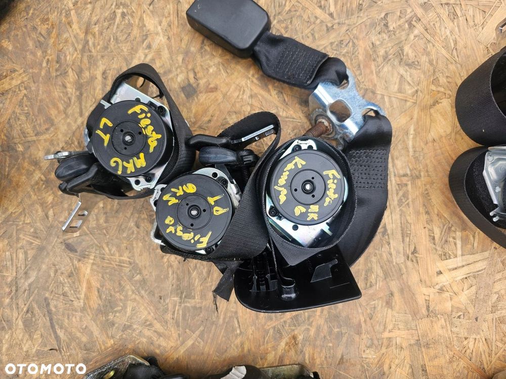 Pas bezpieczeństwa lewy prawy środek tył komplet Ford Fiesta Mk6