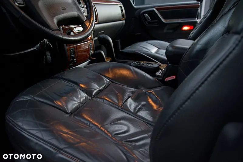 Jeep Grand Cherokee - 30