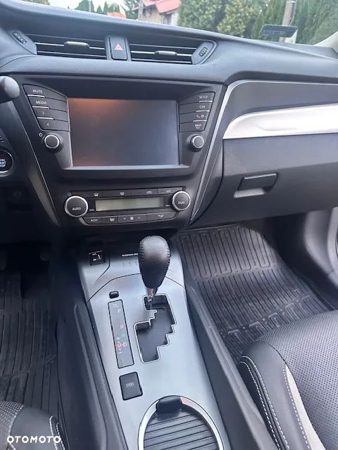 Toyota Avensis 2.0 Premium MS - 11