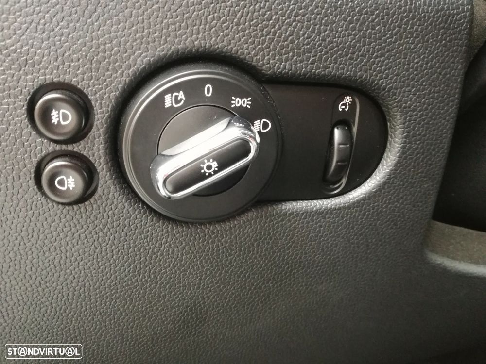 MINI 3 Portas One D - 17