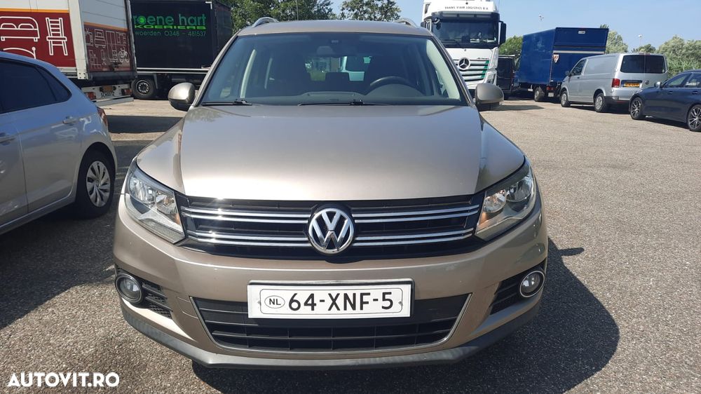 Volkswagen Tiguan - 1