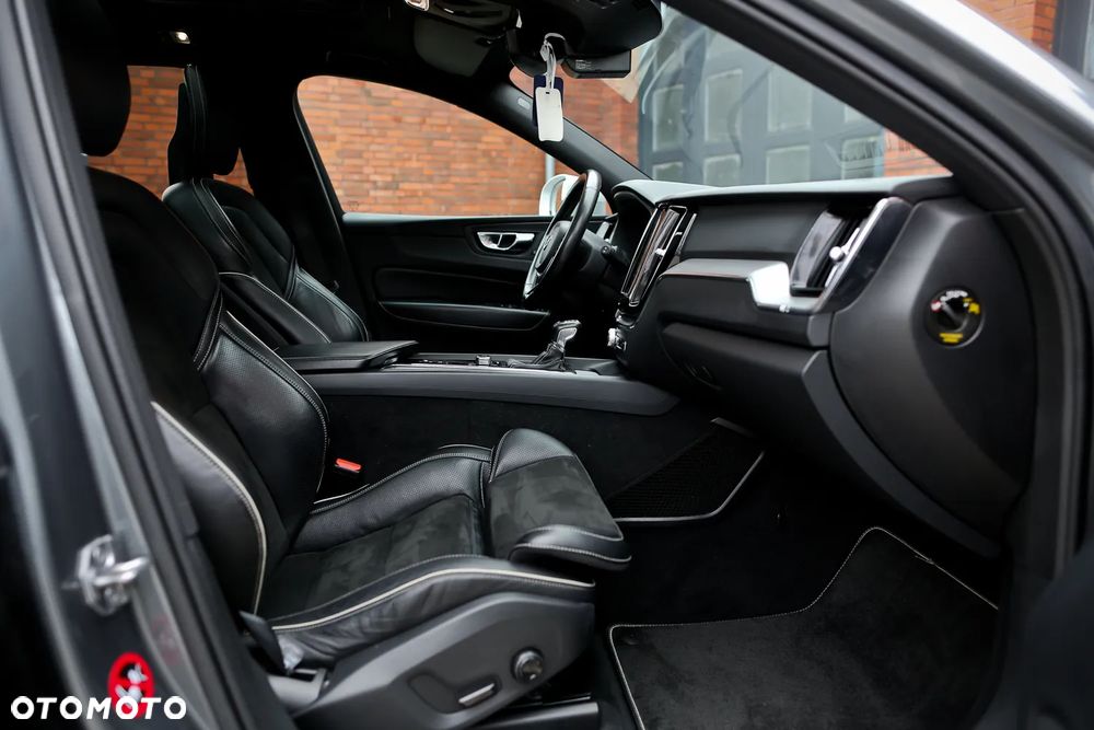 Volvo XC 60 D4 SCR AWD R-Design - 24