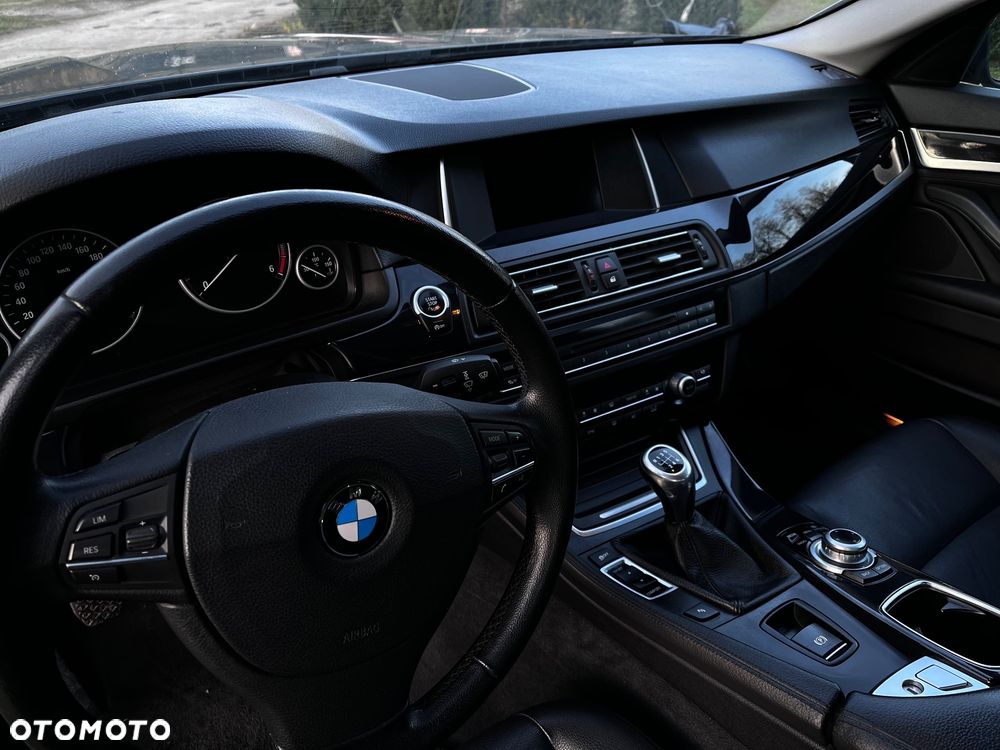 BMW Seria 5 525d - 14