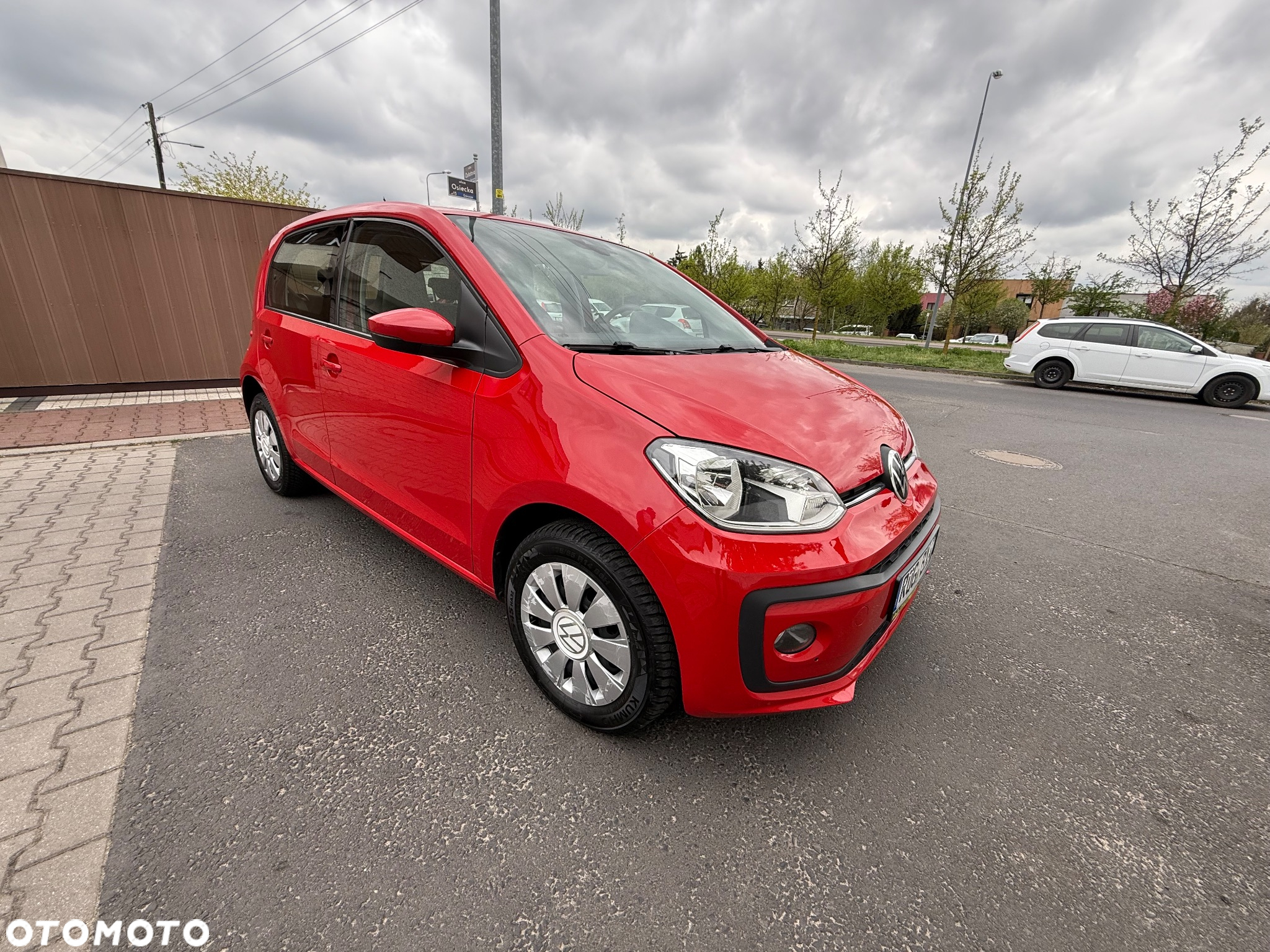 Volkswagen up! colour fortana red - 28