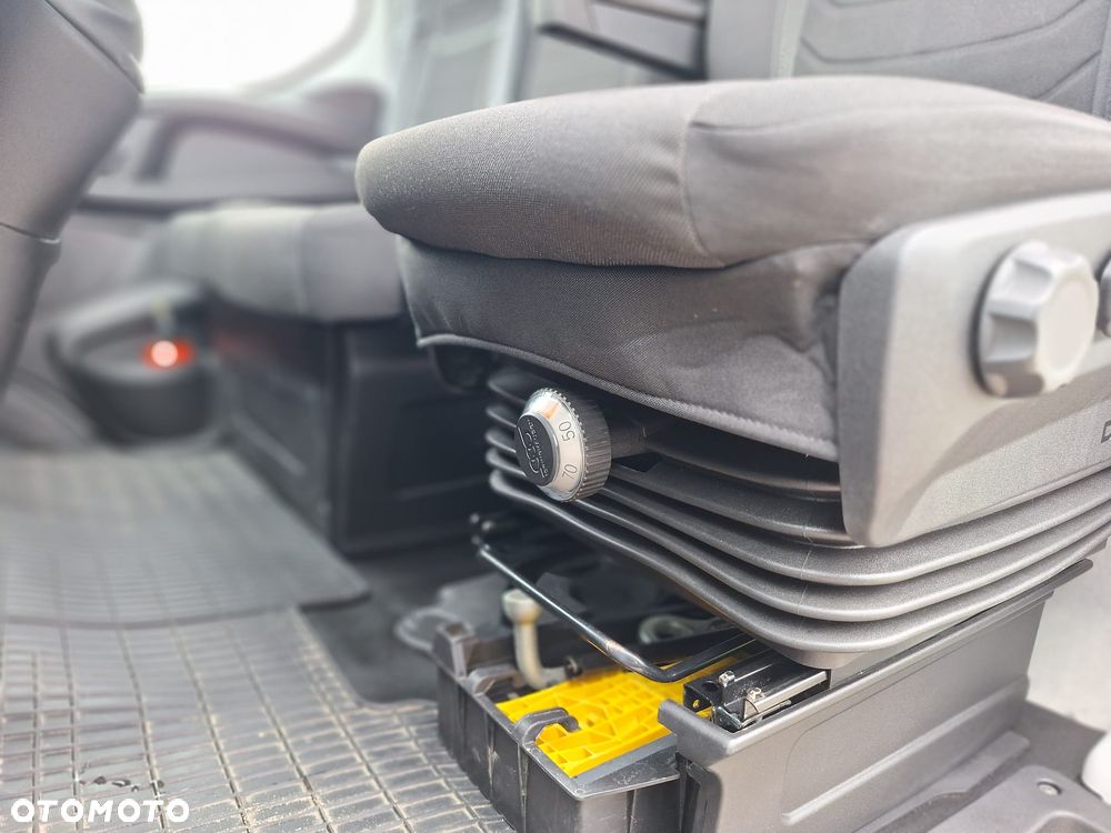 Iveco Daily 35S18 HiMatic furgon 16m blaszak automat FV23% MAXI 8HP - 17